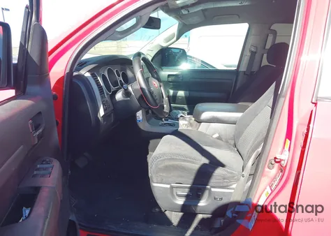 2010 Toyota Tundra Grade 5.7L V8 z USA, uszkodzony, nr VIN 5TFDY5F18AX139955